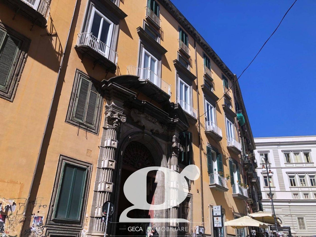 2 rooms Office in Naples, Italy No. 189379