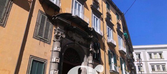 2 rooms Office in Naples, Italy No. 189379 3