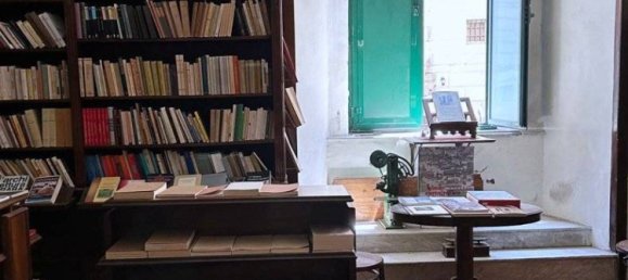 2 rooms Office in Naples, Italy No. 189379 10