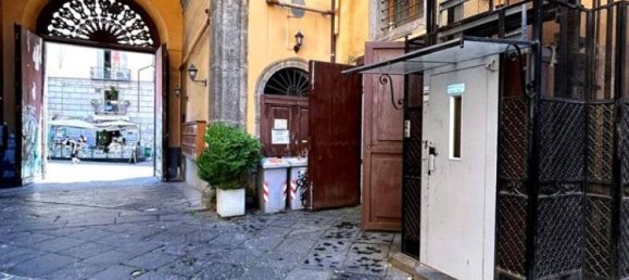 2 rooms Office in Naples, Italy No. 189379 16