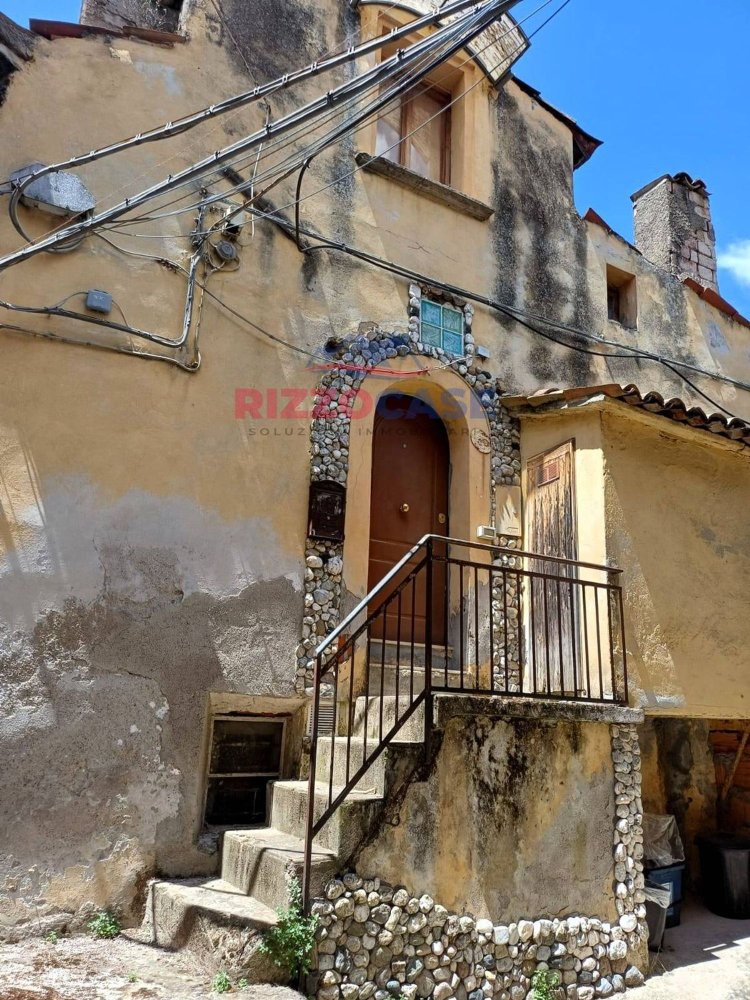 Casa de 4 habitaciónes en Celico, Italy No. 281203