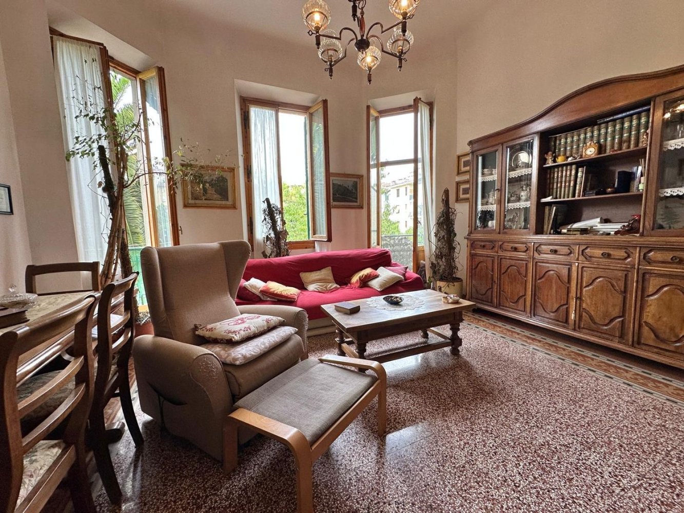 5 bedrooms Apartment in Florence, Italy No. 347535