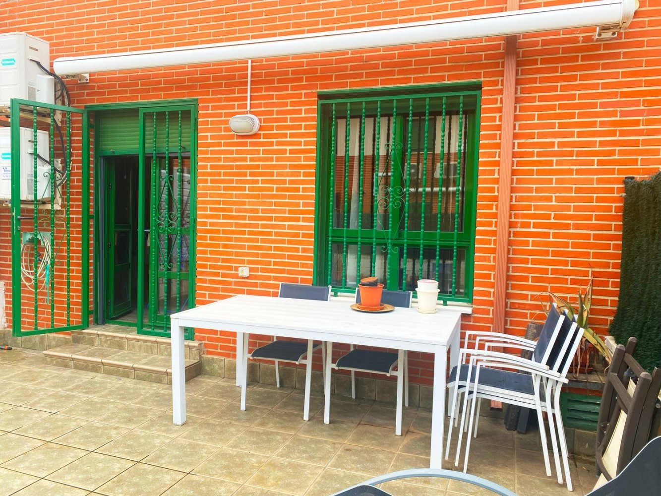 Casa de 4 dormitorios en Zaragoza, Spain No. 252791