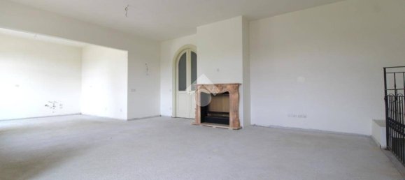 4 rooms Apartment in Mairano, Italy No. 291646 2