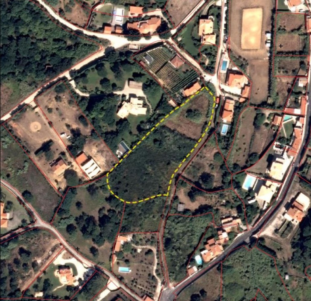  Land in Colares, Portugal No. 330147