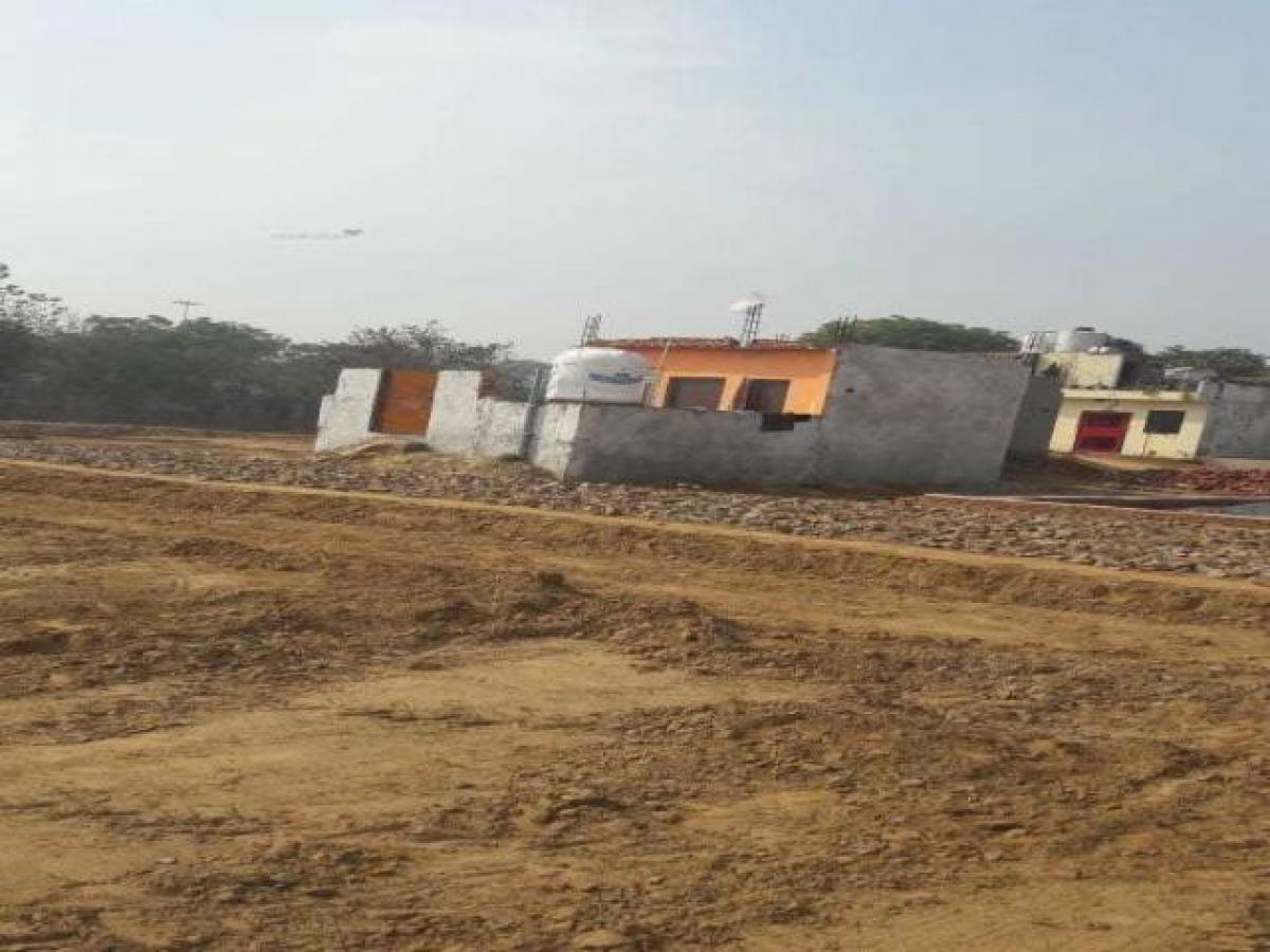  Land in Gurgaon, India No. 37348