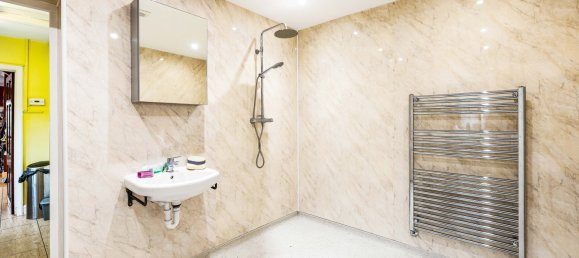 4 bedrooms House in Reigate, United Kingdom No. 979 58