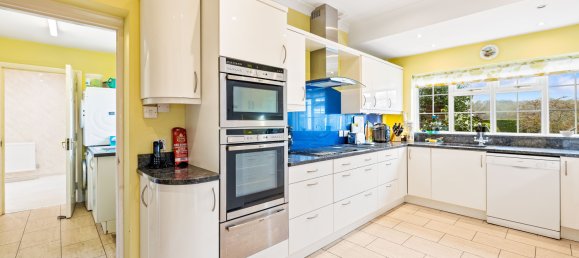 4 bedrooms House in Reigate, United Kingdom No. 979 50