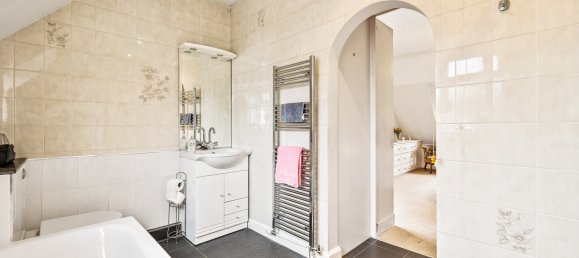 4 bedrooms House in Reigate, United Kingdom No. 979 45