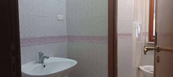 Квартира с 6 комнатами в Фрозиноне, Италия № 274369 14