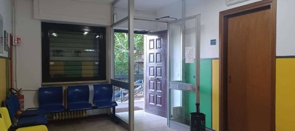 Квартира с 6 комнатами в Фрозиноне, Италия № 274369 5