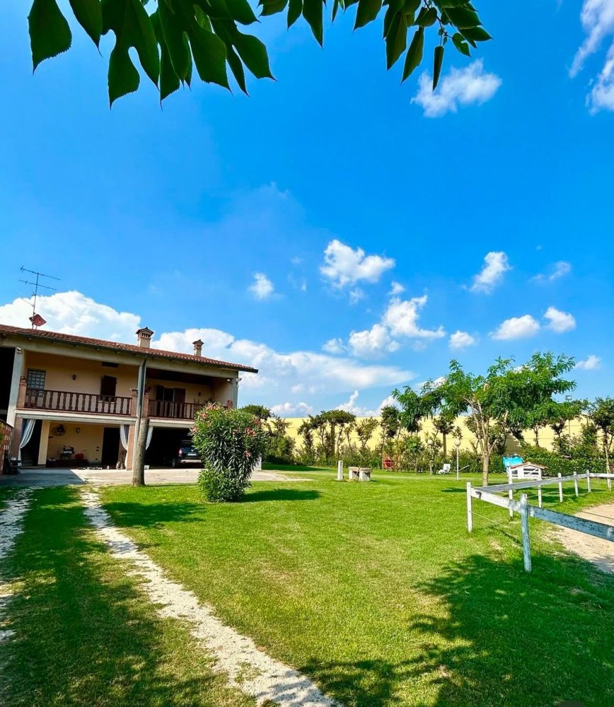 Casa de 5 habitaciónes en Travagliato, Italy No. 89061