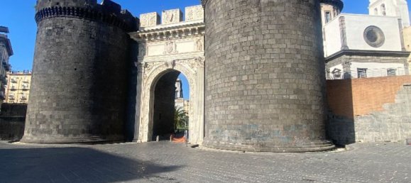 2 Schlafzimmer Penthouse in Naples, Italy, Nr. 372220 12