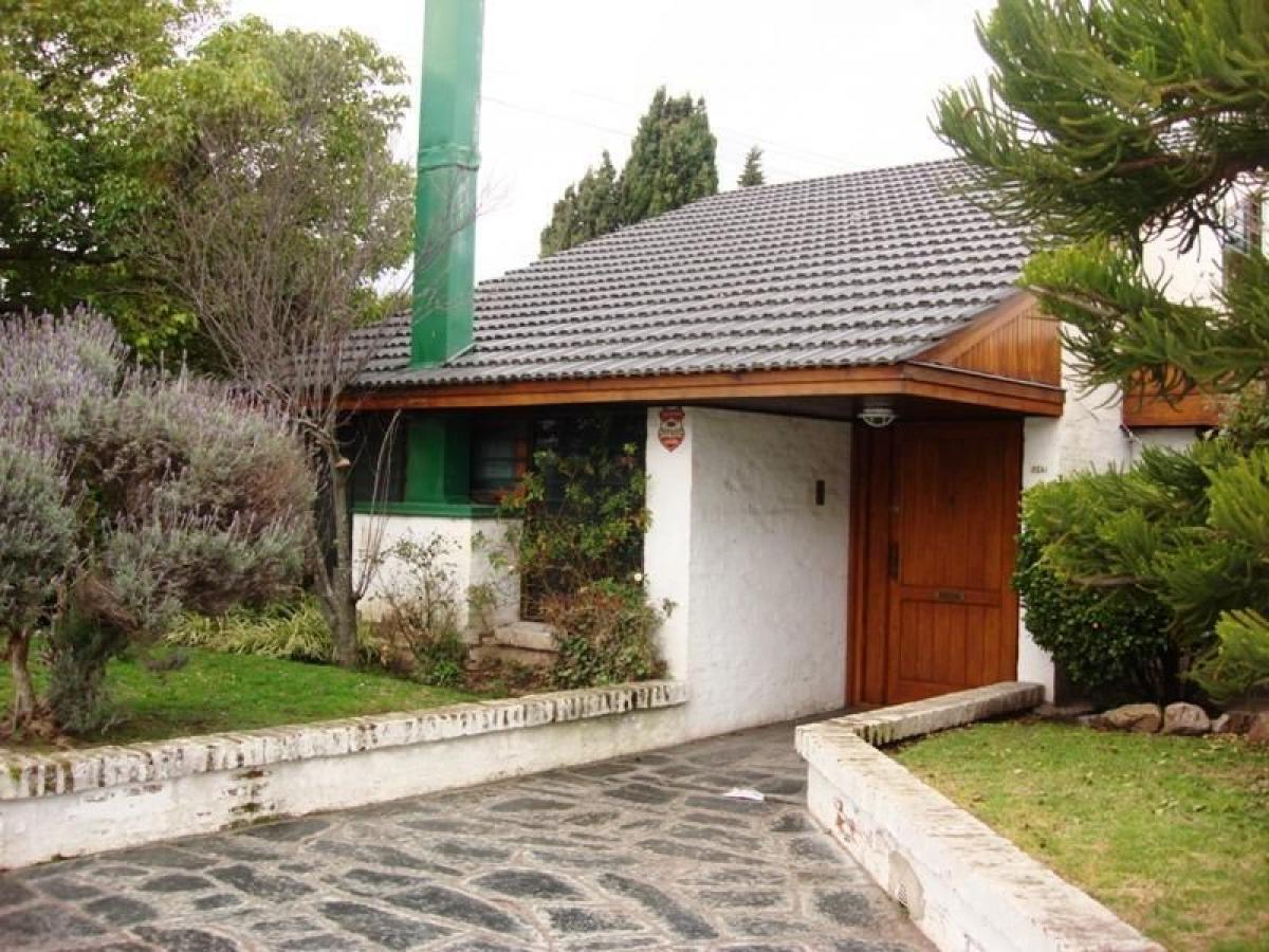 4 bedrooms House in Mar del Plata, Argentina No. 102744