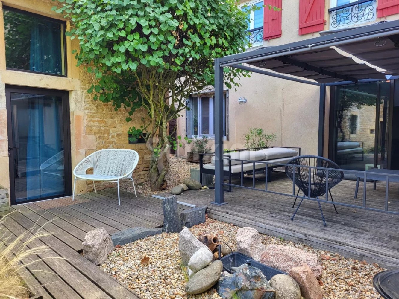 Villa de 8 dormitorios en Macon, France No. 292162