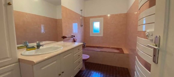 3 bedrooms Villa in Meucon, France No. 207651 6