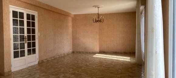 3 bedrooms Villa in Meucon, France No. 207651 5