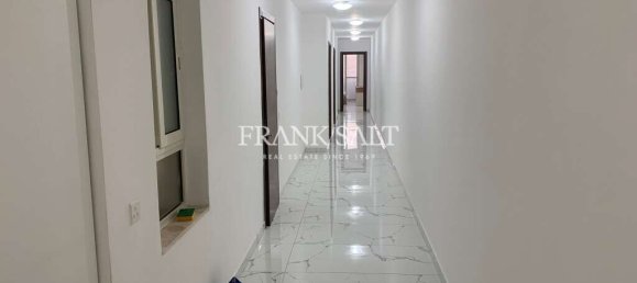 3 bedrooms Apartment in Victoria, Malta No. 661 8