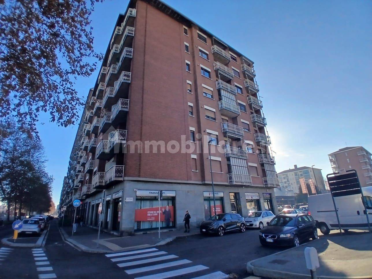 2 bedrooms Apartment in Turin, Italy No. 201944