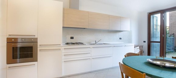 2 rooms Apartment in San Giuliano Milanese, Italy No. 30353 5