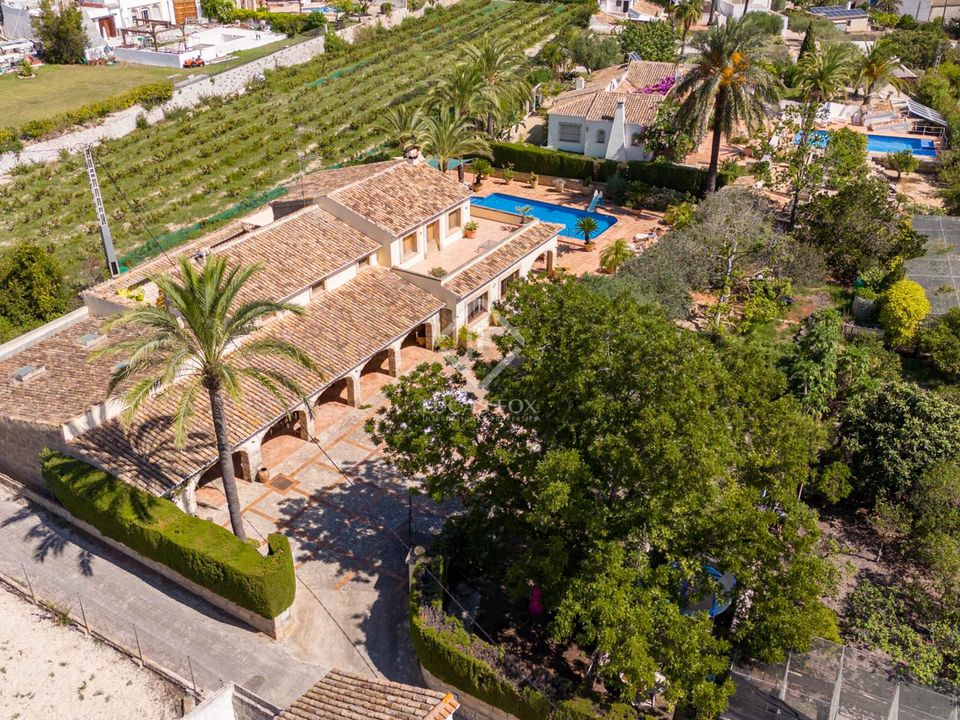 4 bedrooms Villa in Alicante, Spain No. 256536