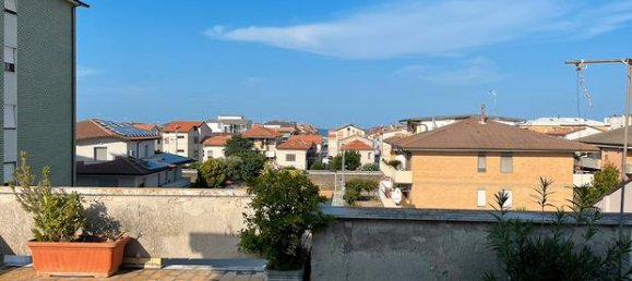 5 rooms Apartment in Fermo, Italy No. 276928 3