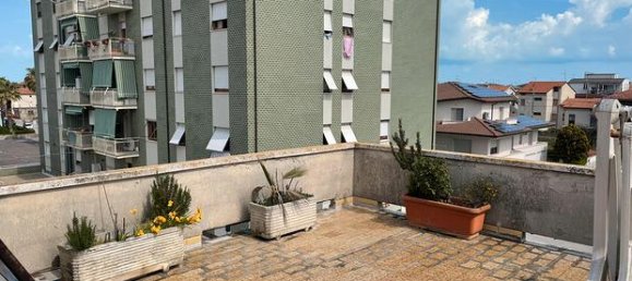 5 rooms Apartment in Fermo, Italy No. 276928 4