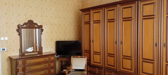 7 rooms Apartment in Livorno, Italy No. 277375 3
