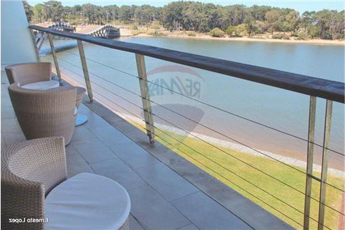 3 bedrooms Apartment in Maldonado, Uruguay No. 3781