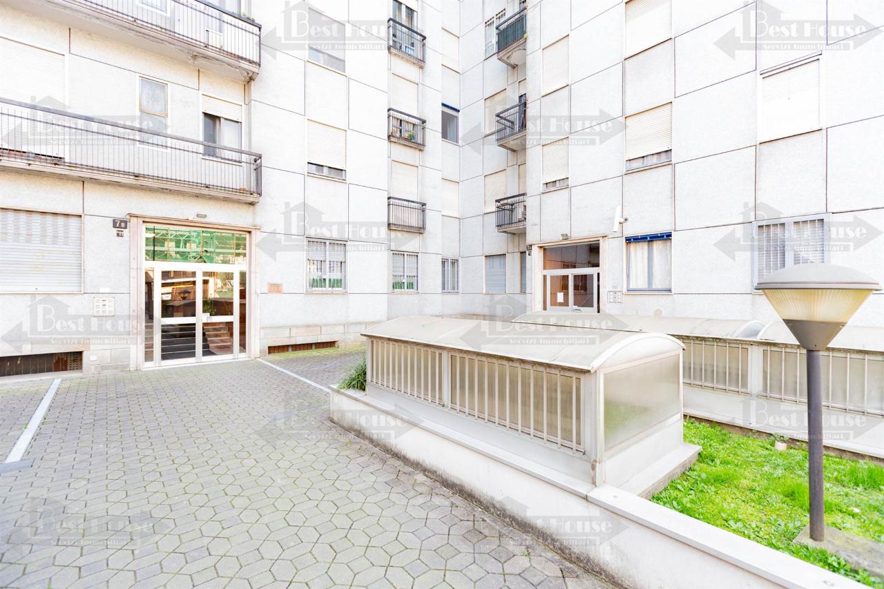 3 rooms Apartment in Milan, Italy No. 242577