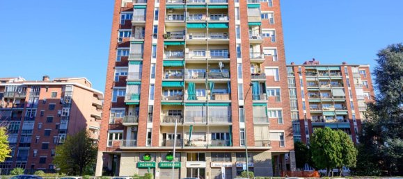 3 bedrooms Apartment in Turin, Italy No. 319111 2