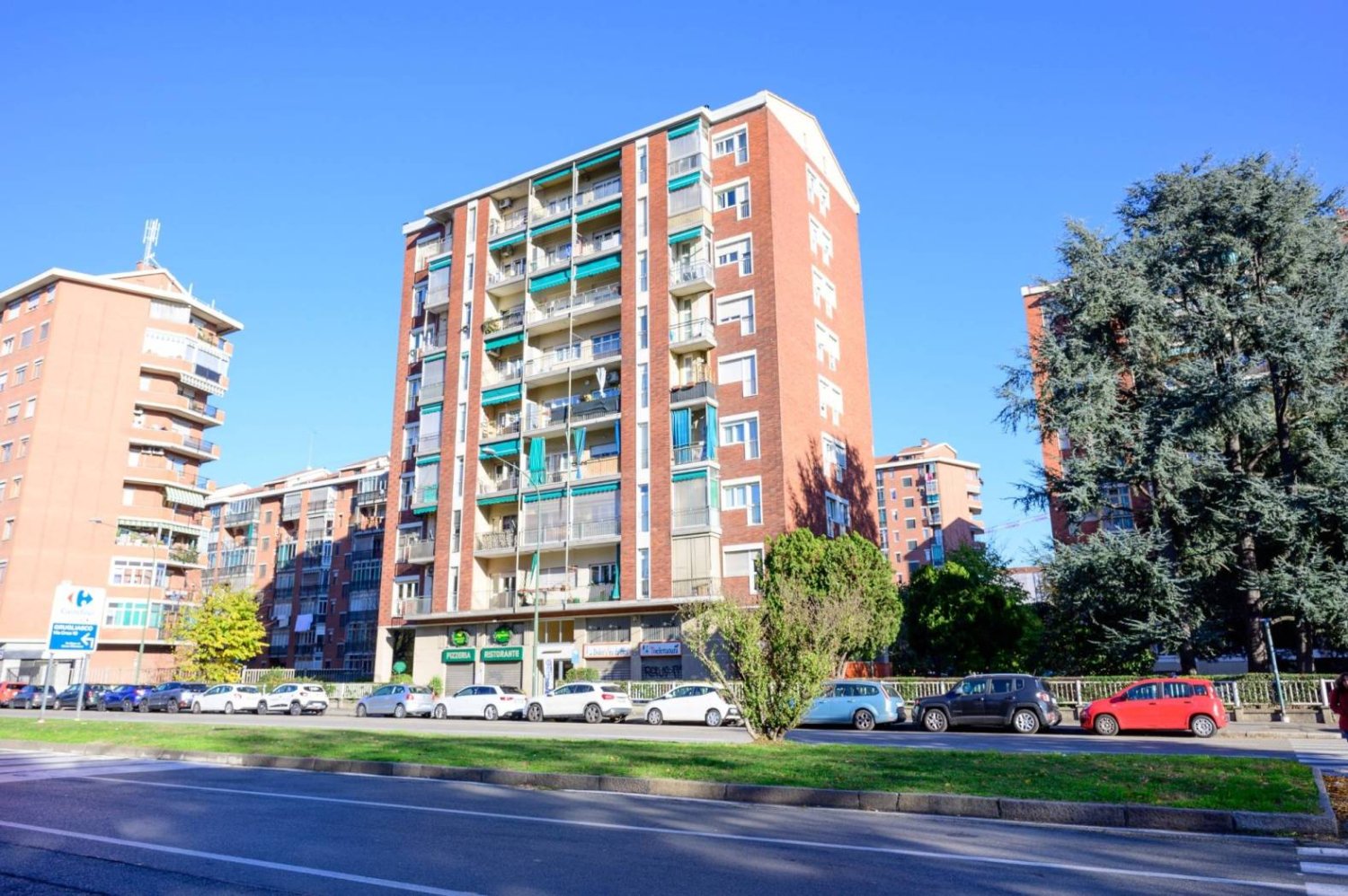 3 bedrooms Apartment in Turin, Italy No. 319111