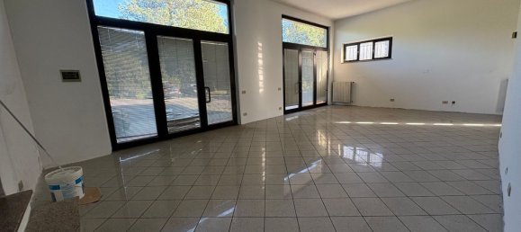 Propriété commerciale à Arezzo, Italy 67m² No. 294849 4
