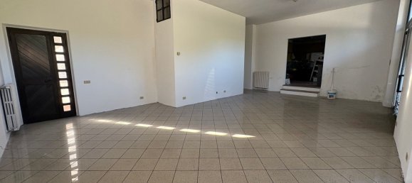 Propriété commerciale à Arezzo, Italy 67m² No. 294849 2