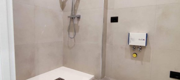 2-salle Appartement à Turin, Italy No. 3093 7