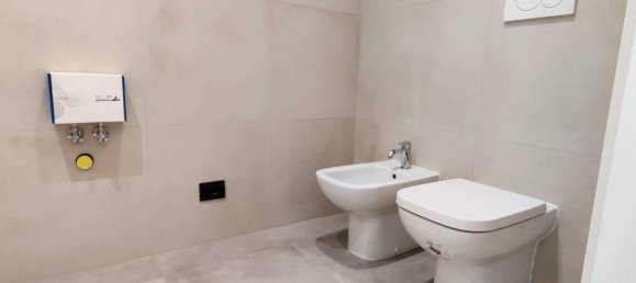 2-salle Appartement à Turin, Italy No. 3093 6