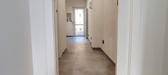 2-salle Appartement à Turin, Italy No. 3093 5