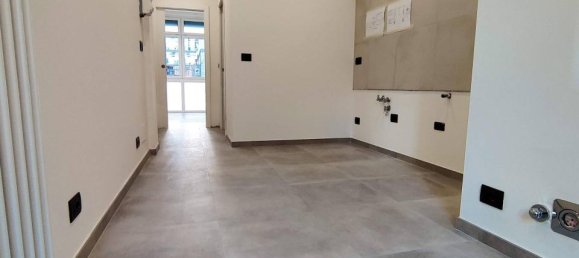 2-salle Appartement à Turin, Italy No. 3093 3