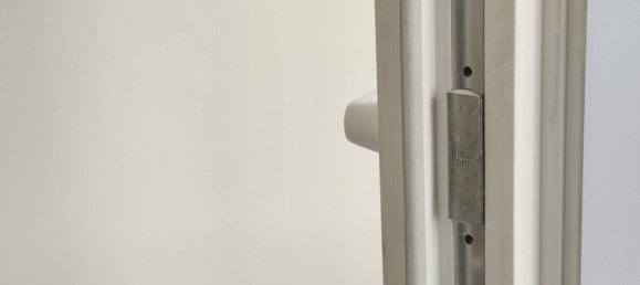 2-salle Appartement à Turin, Italy No. 3093 13