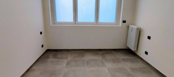 2-salle Appartement à Turin, Italy No. 3093 17