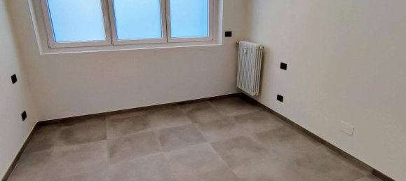 2-salle Appartement à Turin, Italy No. 3093 16