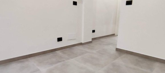 2-salle Appartement à Turin, Italy No. 3093 10