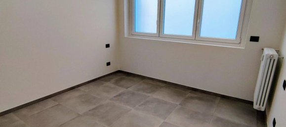 2-salle Appartement à Turin, Italy No. 3093 18