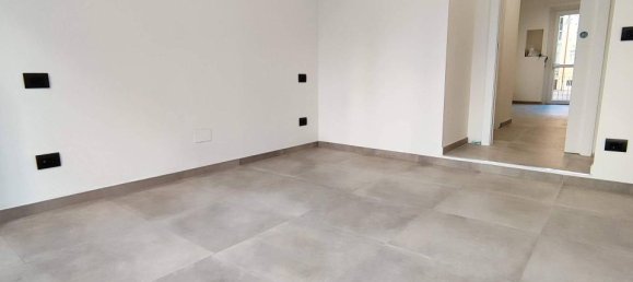 2-salle Appartement à Turin, Italy No. 3093 4