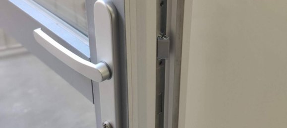 2-salle Appartement à Turin, Italy No. 3093 14