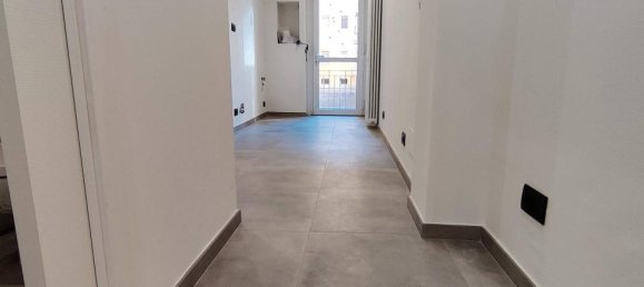 2-salle Appartement à Turin, Italy No. 3093 8