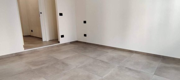 2-salle Appartement à Turin, Italy No. 3093 2