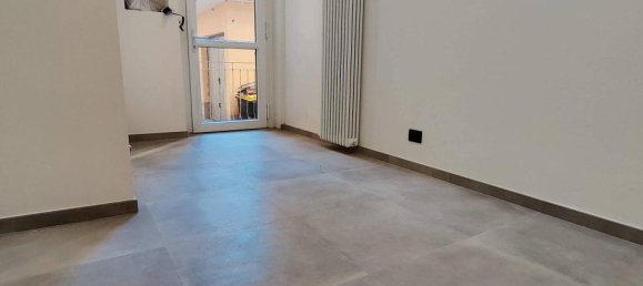 2-salle Appartement à Turin, Italy No. 3093 9