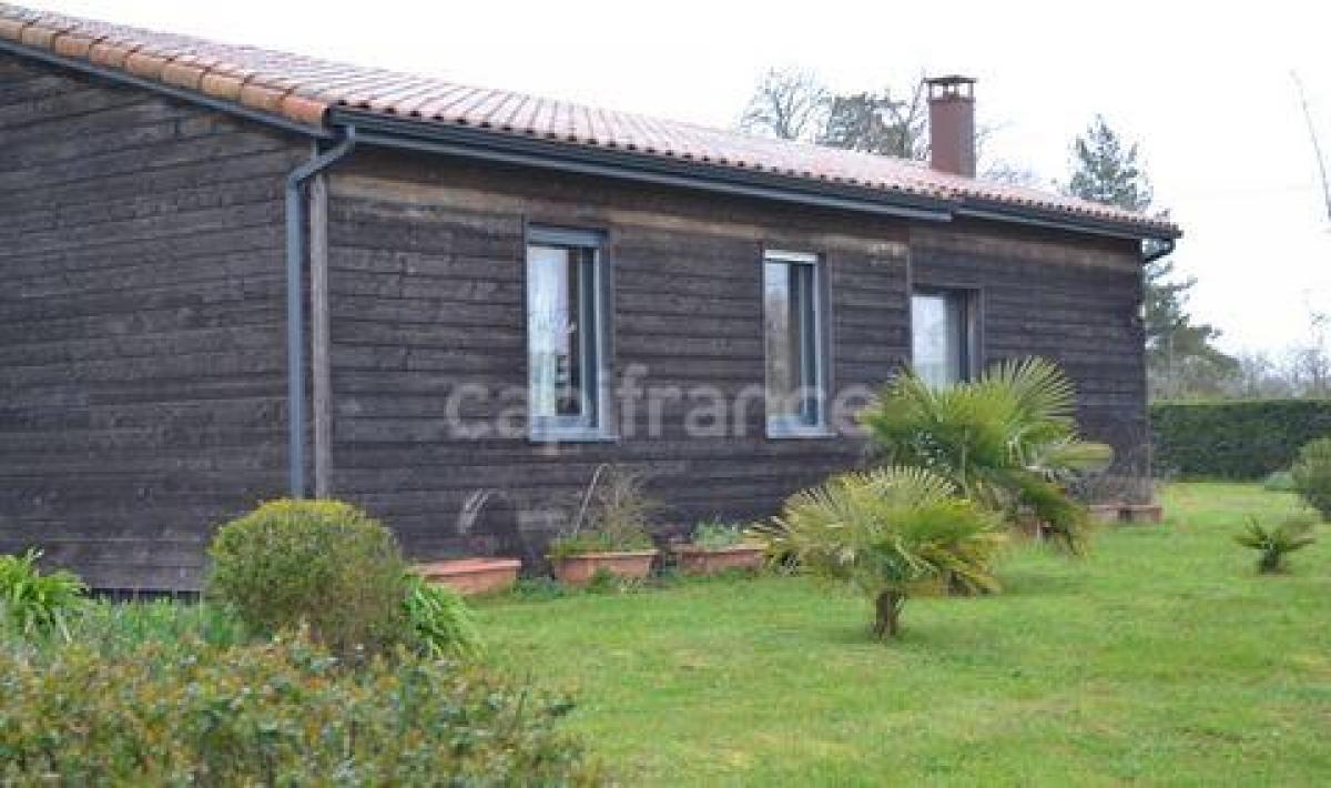 Casa de 3 dormitorios en Montbron, France No. 23333