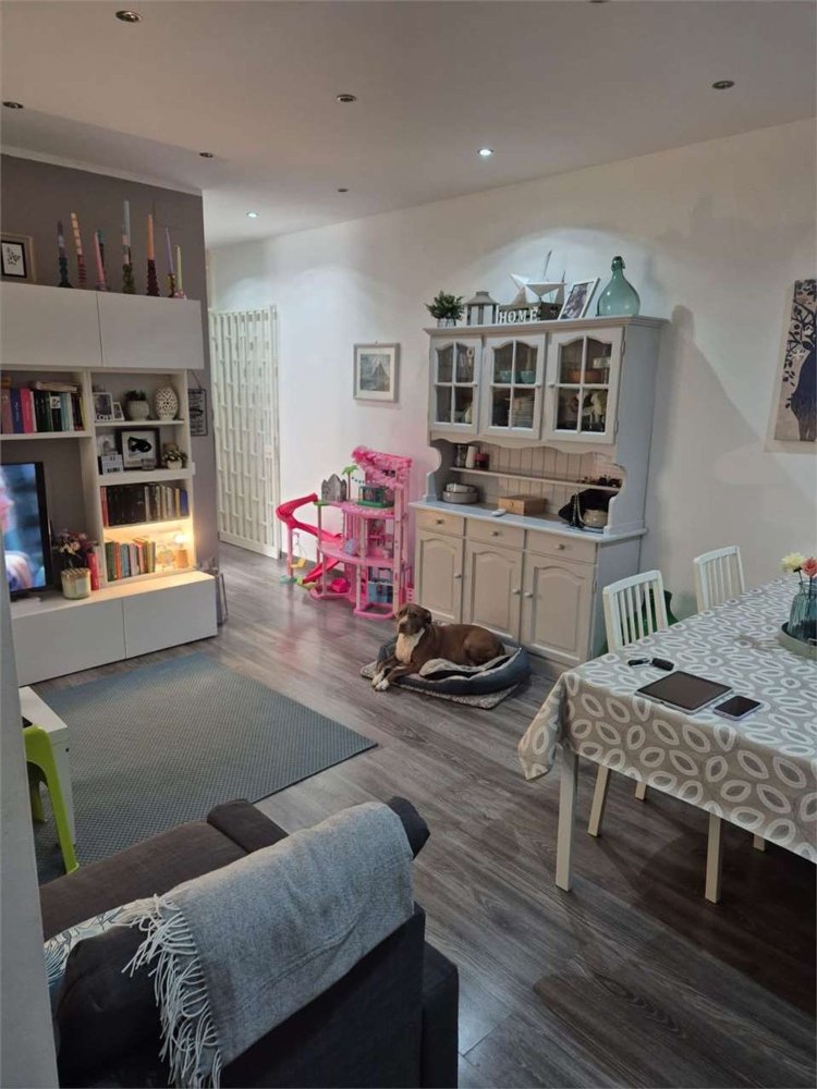 4-salle Appartement à Palermo, Italy No. 49043